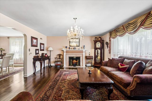 6147 N Central Park Avenue, Chicago, IL 60659