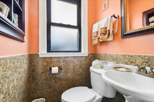 6147 N Central Park Avenue, Chicago, IL 60659