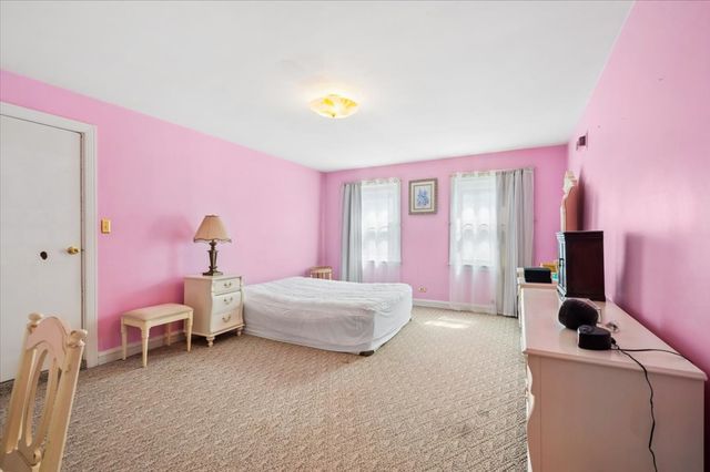 6147 N Central Park Avenue, Chicago, IL 60659