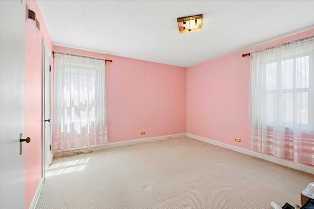 6147 N Central Park Avenue, Chicago, IL 60659