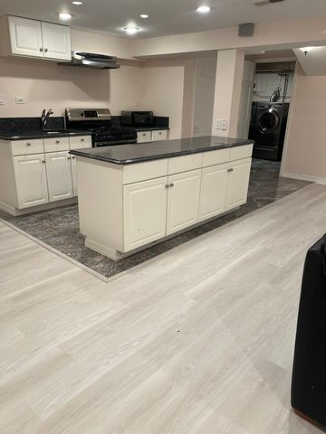6147 N Central Park Avenue, Chicago, IL 60659