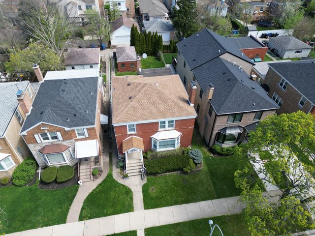 6147 N Central Park Avenue, Chicago, IL 60659