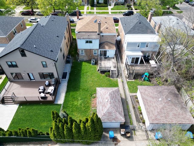 6147 N Central Park Avenue, Chicago, IL 60659