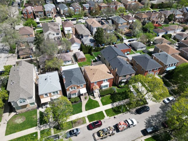 6147 N Central Park Avenue, Chicago, IL 60659