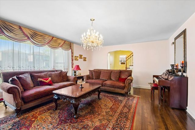 6147 N Central Park Avenue, Chicago, IL 60659