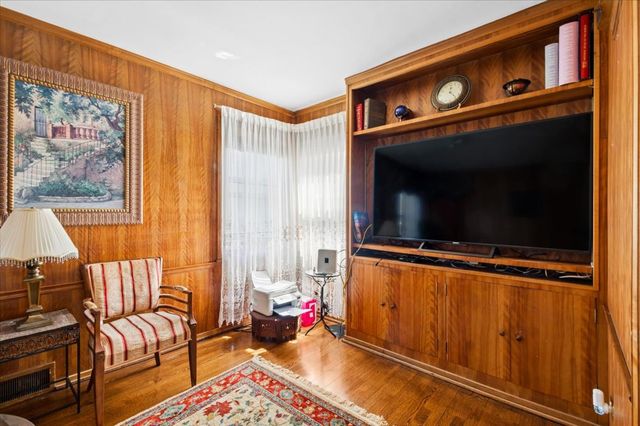 6147 N Central Park Avenue, Chicago, IL 60659
