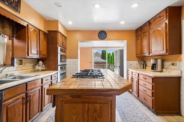 6147 N Central Park Avenue, Chicago, IL 60659