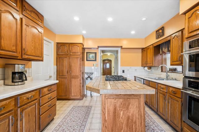 6147 N Central Park Avenue, Chicago, IL 60659