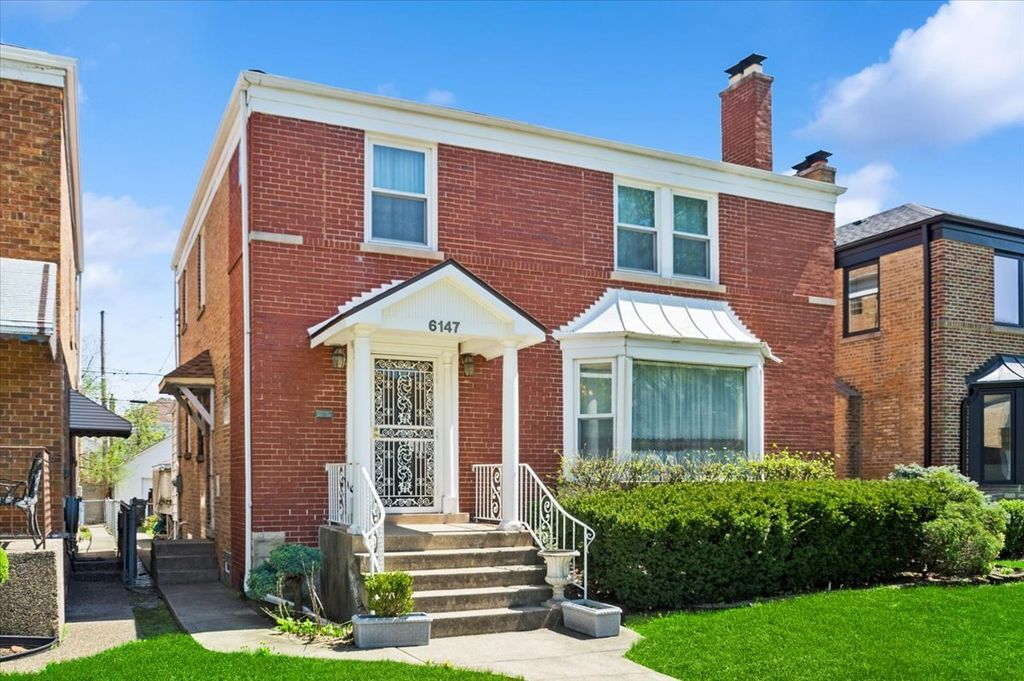 6147 N Central Park Avenue, Chicago, IL 60659