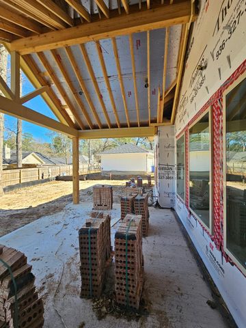 2112 Greentree Drive, Huntsville, TX 77340