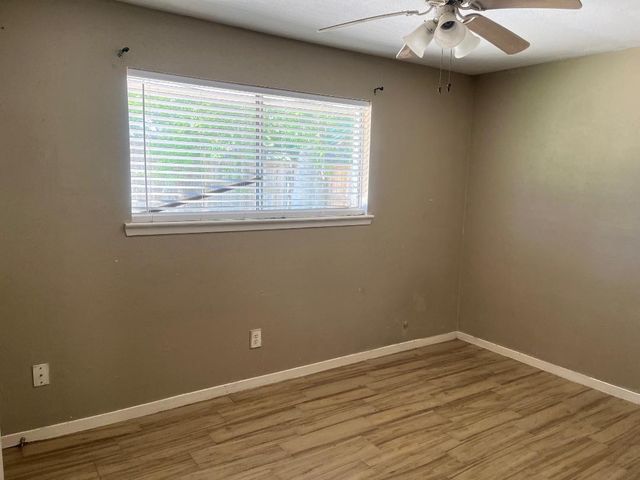 7130 Log Hollow Drive, Houston, TX 77040