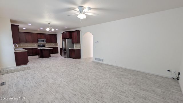 8683 N Salmonberry LOOP, Hayden, ID 83835