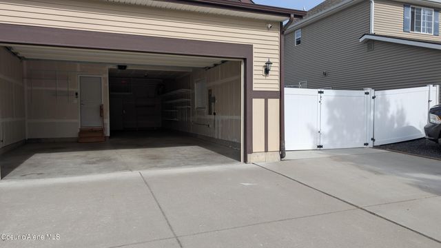 8683 N Salmonberry LOOP, Hayden, ID 83835