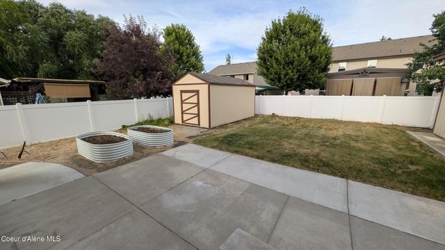 8683 N Salmonberry LOOP, Hayden, ID 83835