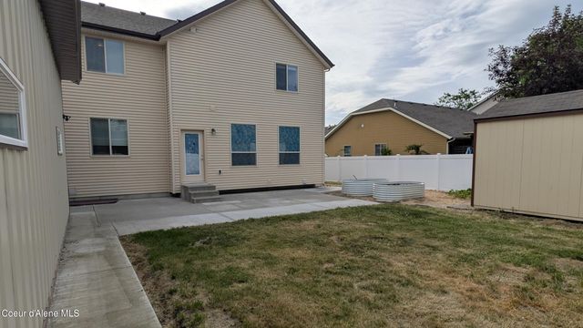 8683 N Salmonberry LOOP, Hayden, ID 83835