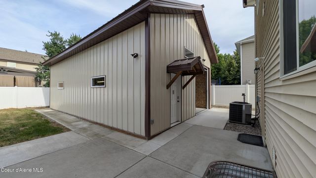8683 N Salmonberry LOOP, Hayden, ID 83835