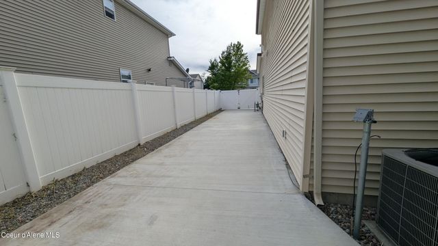 8683 N Salmonberry LOOP, Hayden, ID 83835