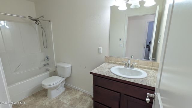 8683 N Salmonberry LOOP, Hayden, ID 83835