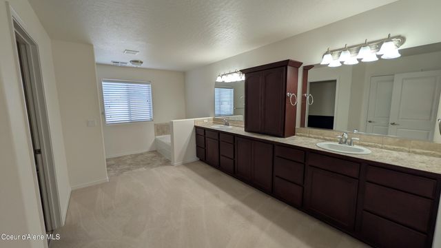 8683 N Salmonberry LOOP, Hayden, ID 83835