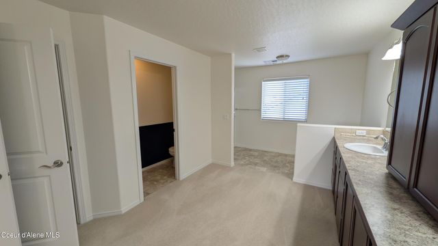 8683 N Salmonberry LOOP, Hayden, ID 83835