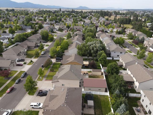 8683 N Salmonberry LOOP, Hayden, ID 83835