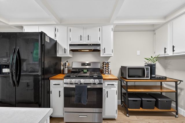 33 Lincoln St, Medway, MA 02053