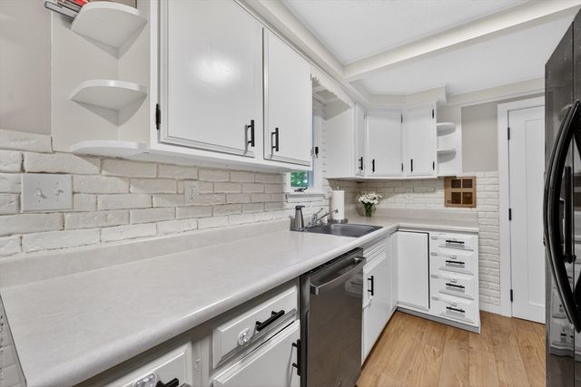 33 Lincoln St, Medway, MA 02053