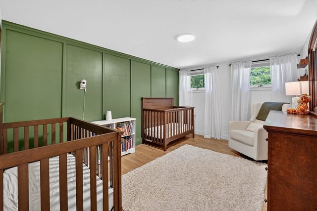 33 Lincoln St, Medway, MA 02053