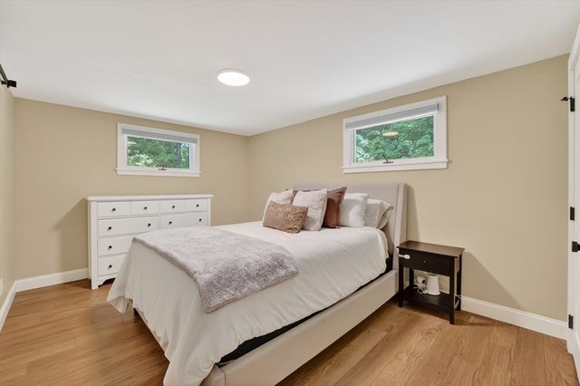 33 Lincoln St, Medway, MA 02053
