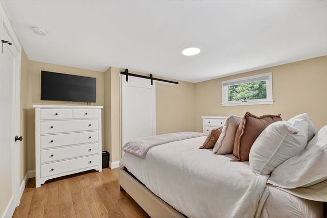33 Lincoln St, Medway, MA 02053