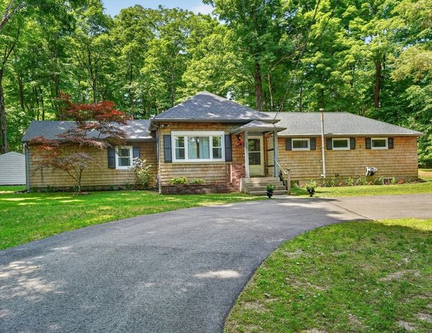33 Lincoln St, Medway, MA 02053