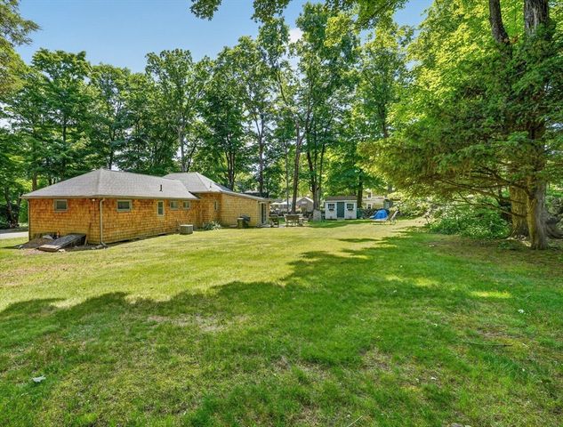 33 Lincoln St, Medway, MA 02053