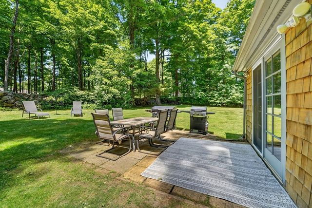 33 Lincoln St, Medway, MA 02053