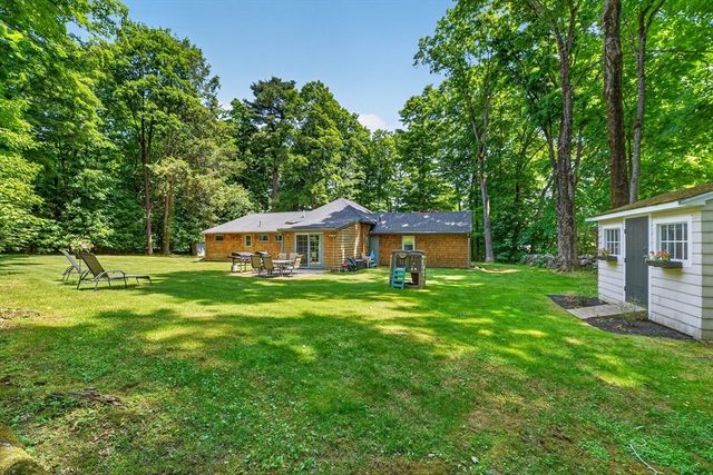 33 Lincoln St, Medway, MA 02053