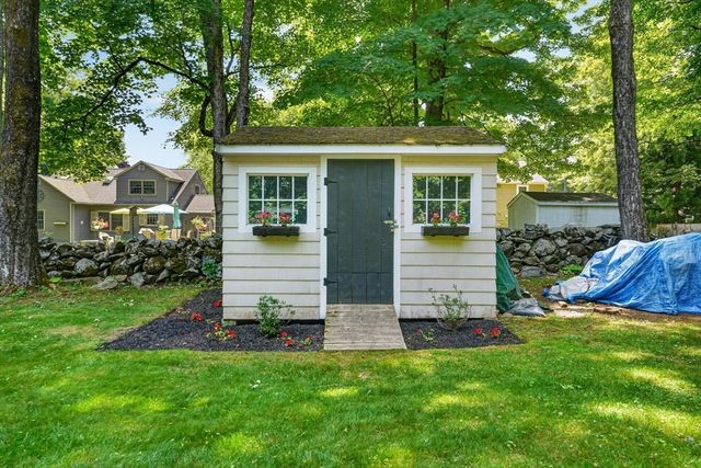 33 Lincoln St, Medway, MA 02053