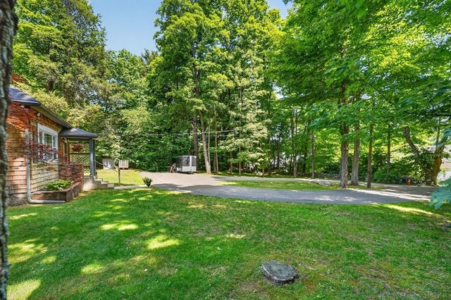 33 Lincoln St, Medway, MA 02053