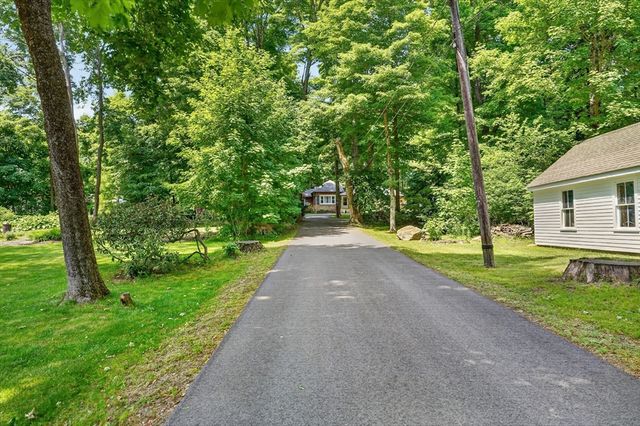 33 Lincoln St, Medway, MA 02053