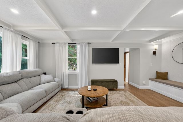 33 Lincoln St, Medway, MA 02053