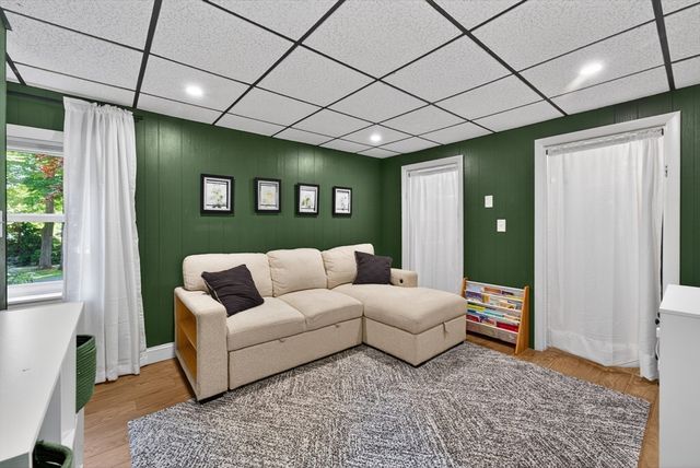 33 Lincoln St, Medway, MA 02053