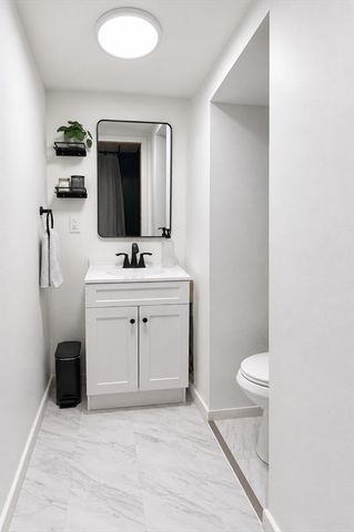 33 Lincoln St, Medway, MA 02053