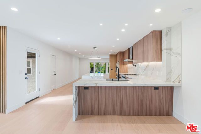 5110 Garden Grove Avenue, Tarzana (los Angeles), CA 91356