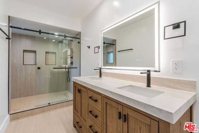 5110 Garden Grove Avenue, Tarzana (los Angeles), CA 91356