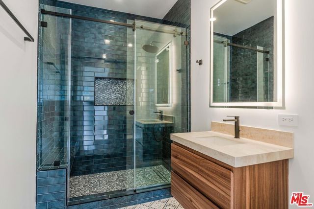 5110 Garden Grove Avenue, Tarzana (los Angeles), CA 91356