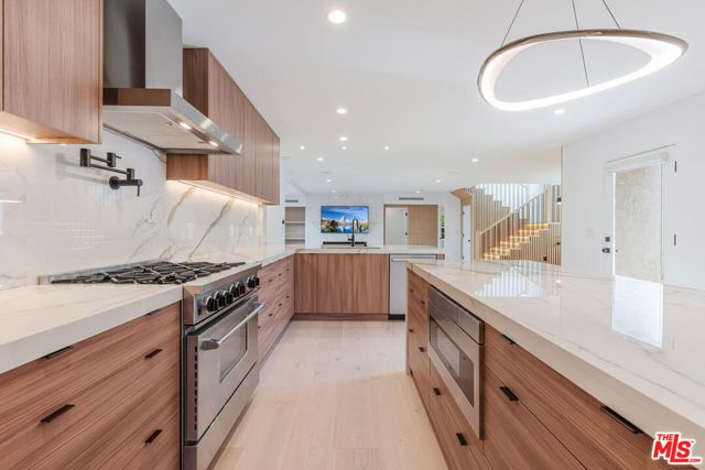 5110 Garden Grove Avenue, Tarzana (los Angeles), CA 91356