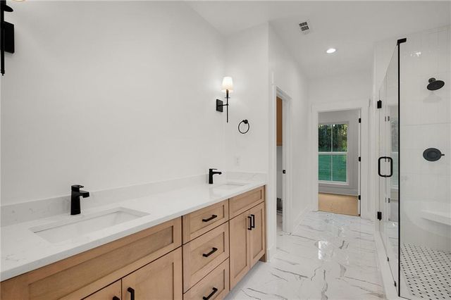 140 Cambridge Court, Calhoun, GA 30701