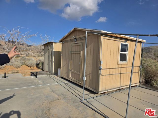27003 Waalew Road, Apple Valley, CA 92307