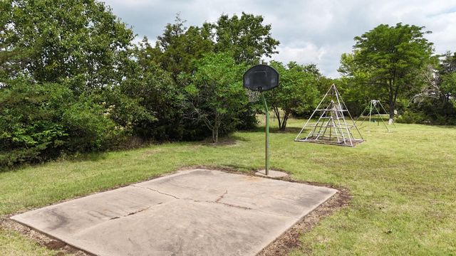 10498 SW 90th St, Augusta, KS 67010