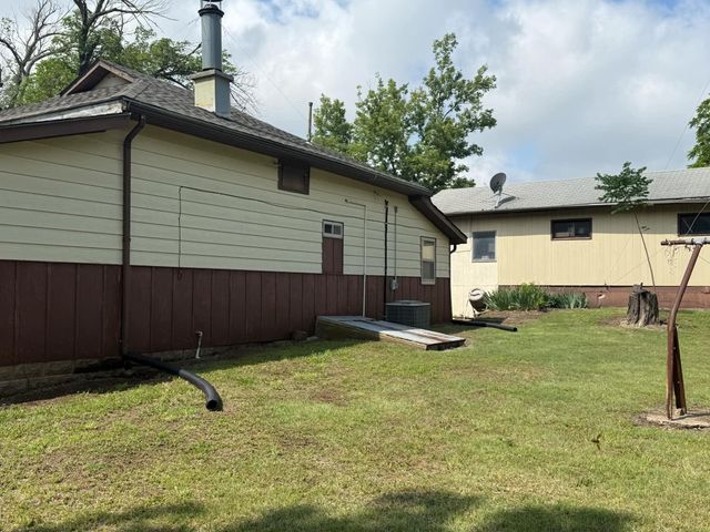 10498 SW 90th St, Augusta, KS 67010