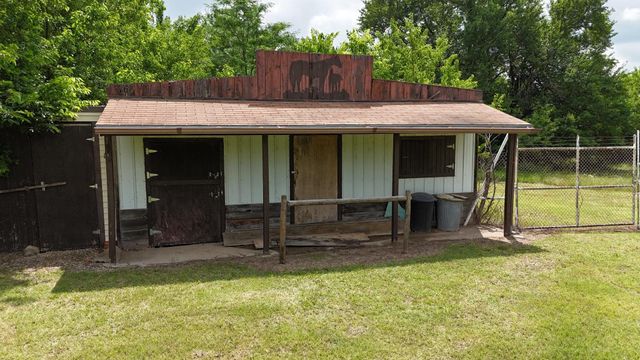 10498 SW 90th St, Augusta, KS 67010