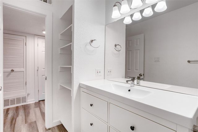 7945 Gault ST 202, Austin, TX 78757